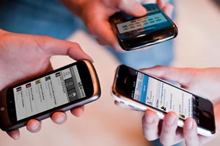 Irán prohibe uso de smartphones por inmorales