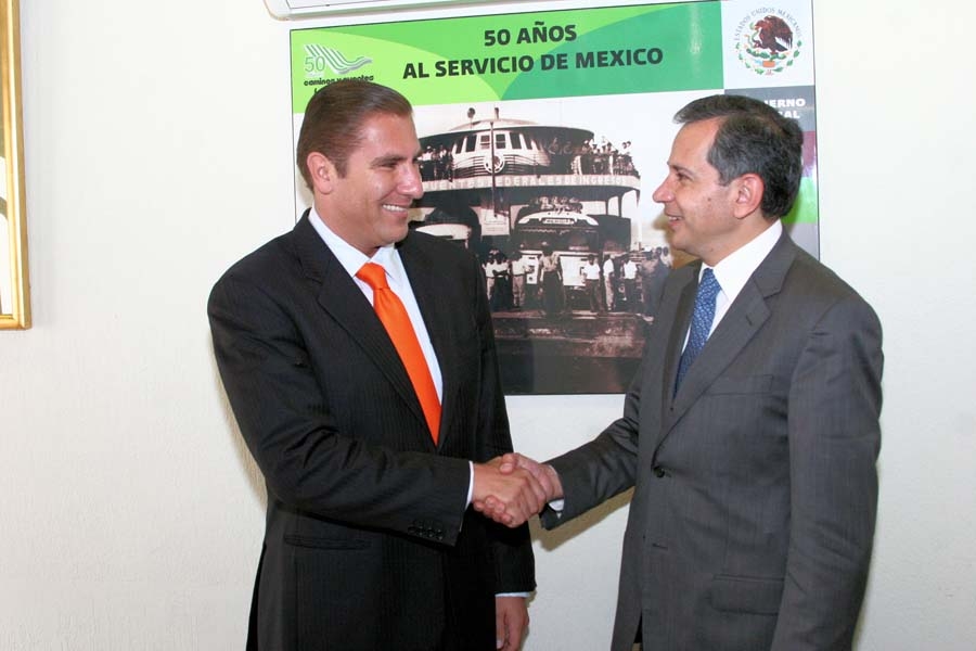 Moreno Valle cabildea plan carretero en Capufe