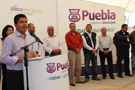Eduardo Rivera anuncia reparación de fuentes de la capital poblana en su visita a La Ciénega