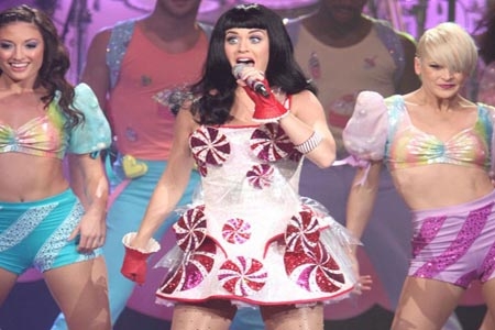 Katy Perry busca coreografía a la mexicana