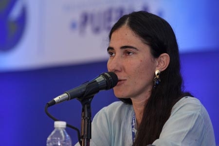 Yoani Sánchez en Puebla; se manifiestan en su contra