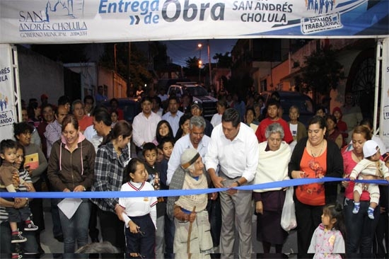 Huepa entrega obras en zona de conflicto con Puebla