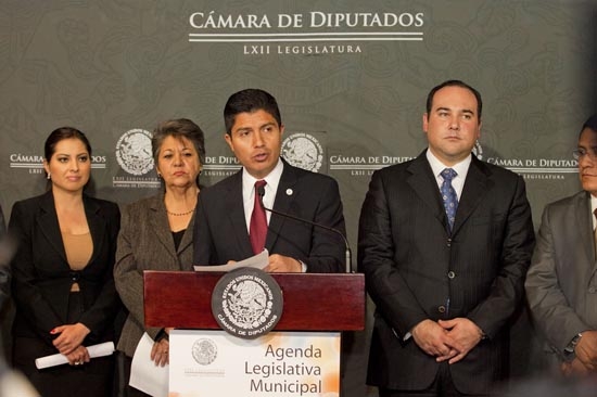 Eduardo Rivera acudió a reunión de asociaciones de alcaldes en San Lázaro