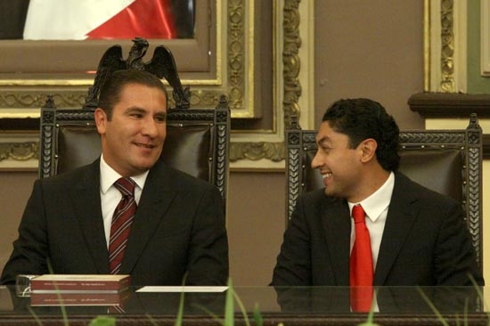 Edgar Salomón usa informe para alabar a Moreno Valle