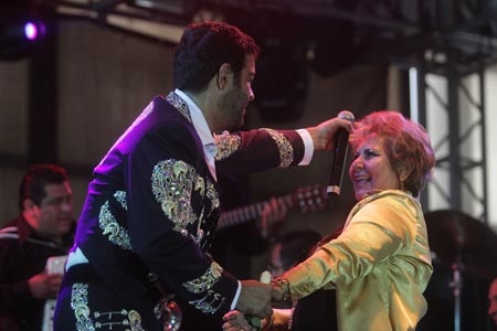 SNTE y RMV de luna de miel; Pablo Montero cautiva a las maestras