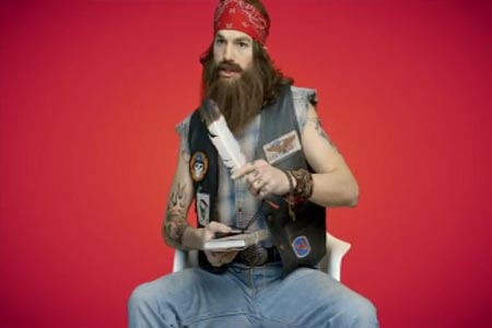 Aston Kutcher busca galana en internet