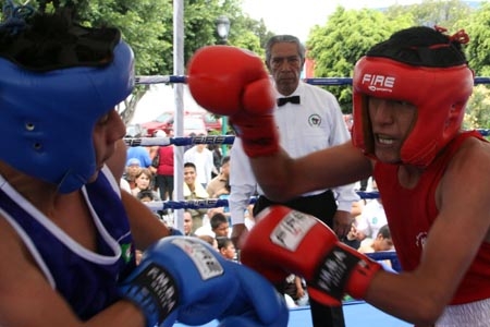 Torneo de Box de los Barrios llegó al Jardín del Carmen