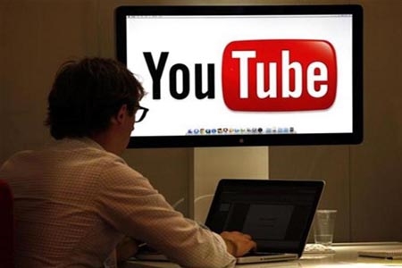 YouTube analiza cobrar por subir videos