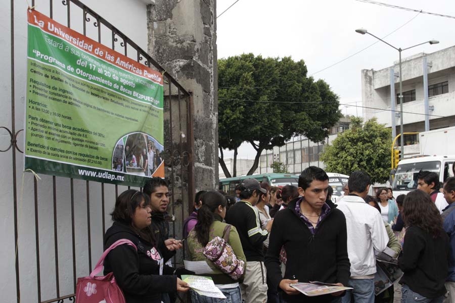 Llegan 500 rechazados de la BUAP a la feria de becas del Instituto Poblano de la Juventud