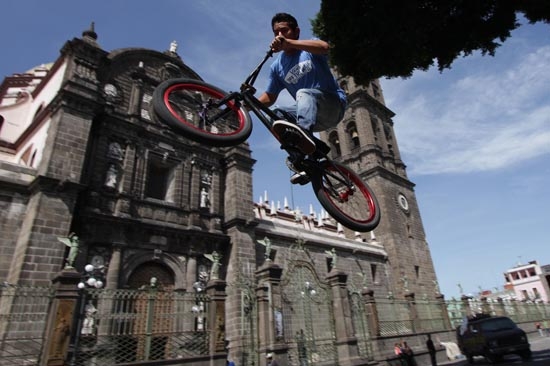 ¿Pondrán elevador en una de las torres de la Catedral de Puebla?