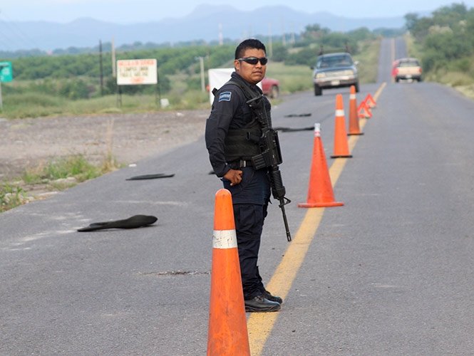 Helicóptero de PGR se desploma por culpa de cable; 3 heridos