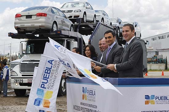 Moreno Valle inicia obras para acceso vehicular de parte posterior de VW