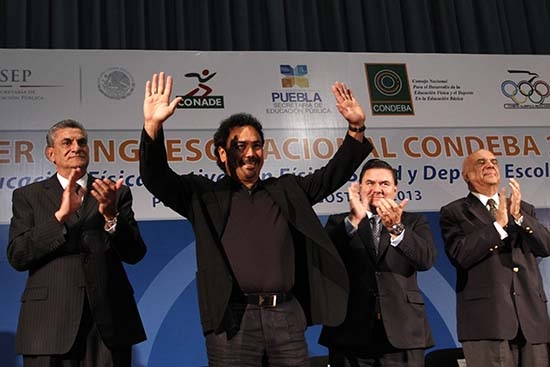 Puebla rinde homenaje a Hugo Sánchez
