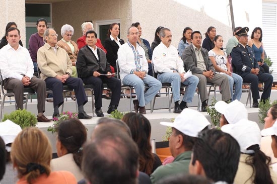 Calderón: 90% de mexicanos cuenta con servicios de salud