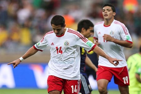 Chicharito: no hará pretemporada con el Manchester United