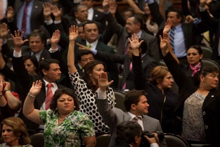 Peña Nieto y gabinete deben aclarar situación patrimonial: San Lázaro