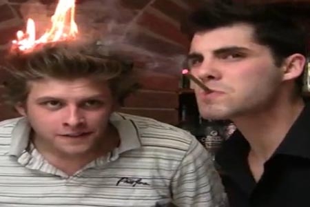 Emula a Dragon Ball y se prende fuego en la cabeza