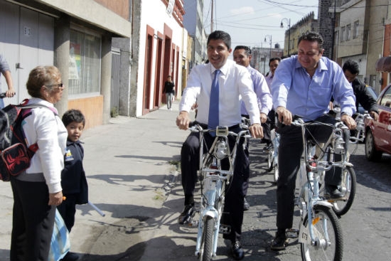 Eduardo Rivera aplicó en su trienio mil 400 mdp en pavimentación