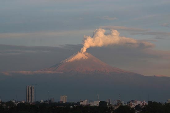 Popocatépetl registra más de 200 exhalaciones en las últimas horas