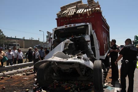 Chofer murió prensado al impactar su camión contra un trailer en la autopista Puebla-Orizaba