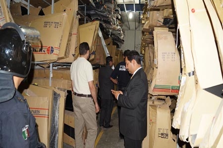 Operativo en la 46: clausuran 3 negocios y decomisan 2 mil autopartes ilegales