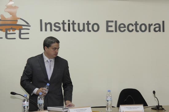 IEE no actuará contra precampañas ilegales sin denuncia de por medio
