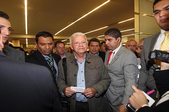 Granier sale del hospital, lo trasladan a la PGR en calidad de acusado