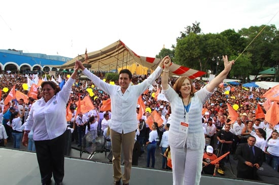 José Juan Espinosa y Sara Chilaca cerraron campaña en Cholula