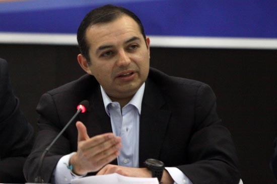 Senadores del PAN van por reforma energética y hacendaria