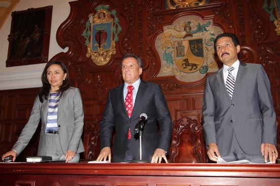 Agüera toma protesta a Consejo que decidiría al nuevo rector de la BUAP
