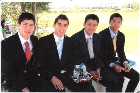 SEP entregó apoyos a estudiantes que acudirán certamen de robótica en Turquía