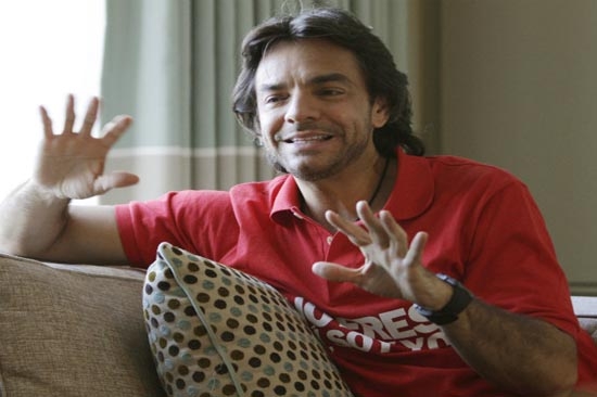 Eugenio Derbez hará comedia con Emilio Estefan
