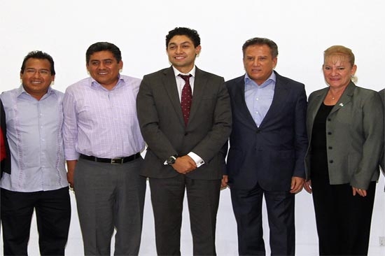 Agüera se reúne con la bancada del PRI