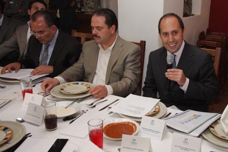 Cabildean iniciativas morenovallistas