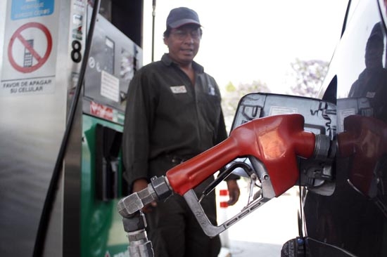 Profeco garantizará que gasolineras despachen litros completos