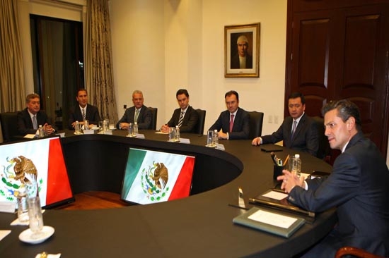 Peña Nieto cabildea Reforma Energética con gobernadores del PAN