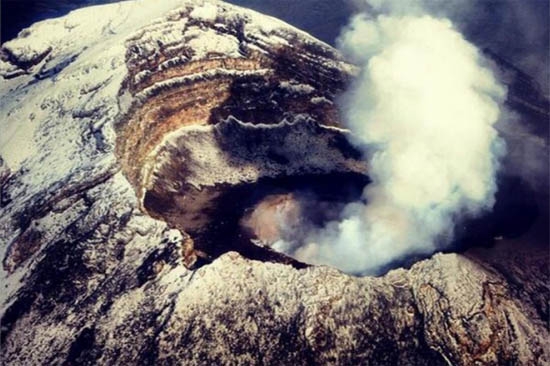 Video: Secretaría de Marina sobrevuela el cráter del Popocatépetl