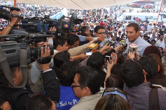 RMV arremete contra Henaine; Aeropuerto, en la mira