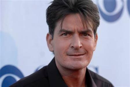 Charlie Sheen, escoltas golpearon a reporteros en Colombia