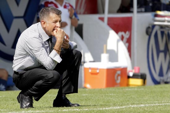 La Franja mantiene a Osorio como DT, separan a cuatro jugadores del plantel