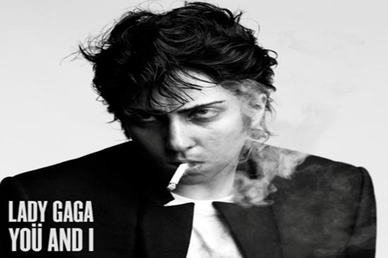 Lady Gaga, un hombre fumador