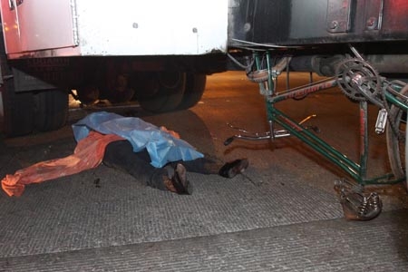 Ciclista pereció atropellado por una pipa en el parque industrial 2000