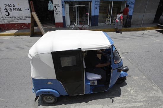 Mototaxis temen represión policíaca; buscarán defensa legal