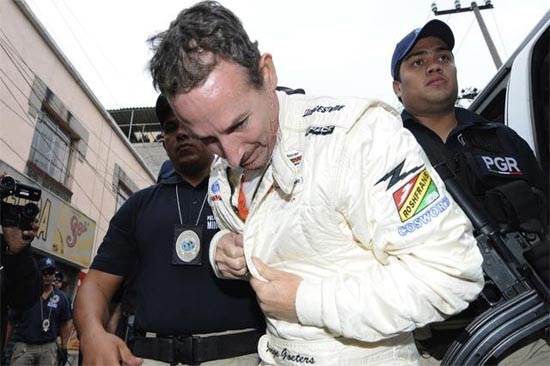 Interpol detiene en Puebla a piloto mexicano acusado de traficar metanfetaminas