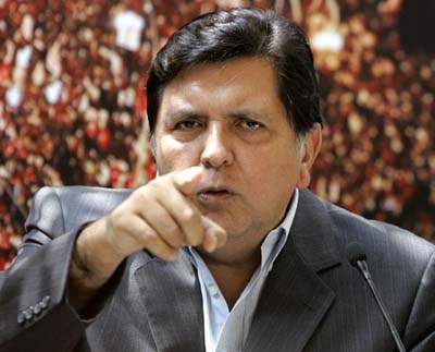 Presidente de Perú se defiende a cachetadas