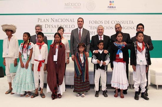 Chuayffet anuncia en Puebla que escuelas indígenas serán de tiempo completo