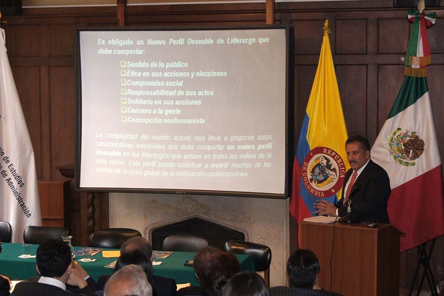 Agüera ofrece conferencia en “Cátedra México” realizada en Colombia