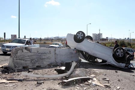 Volcadura en el Periférico, una mujer resultó lesionada