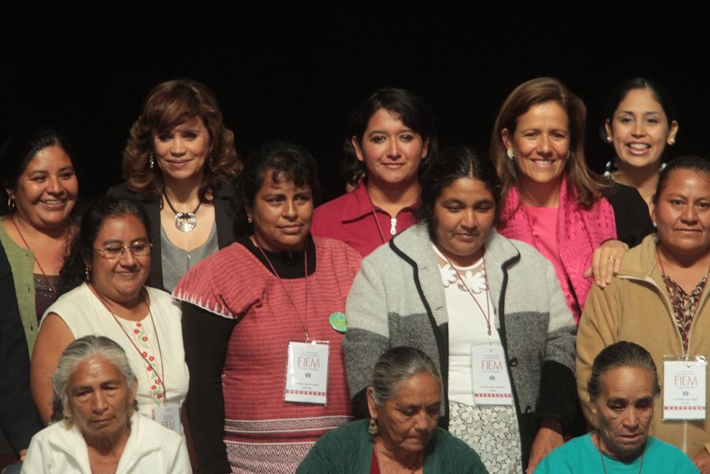 Margarita Zavala resalta la incorporación de mujeres en la vida productiva  del país