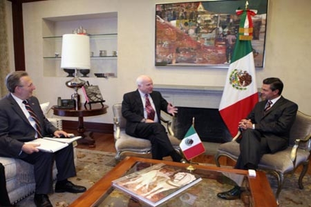 John McCain prevé reforma migratoria para marzo